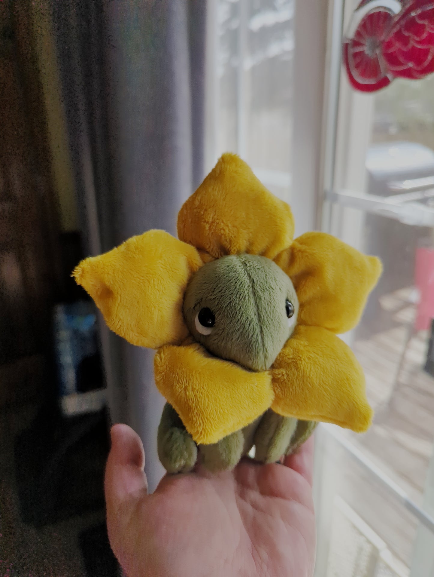 Fable the daffodil buddling