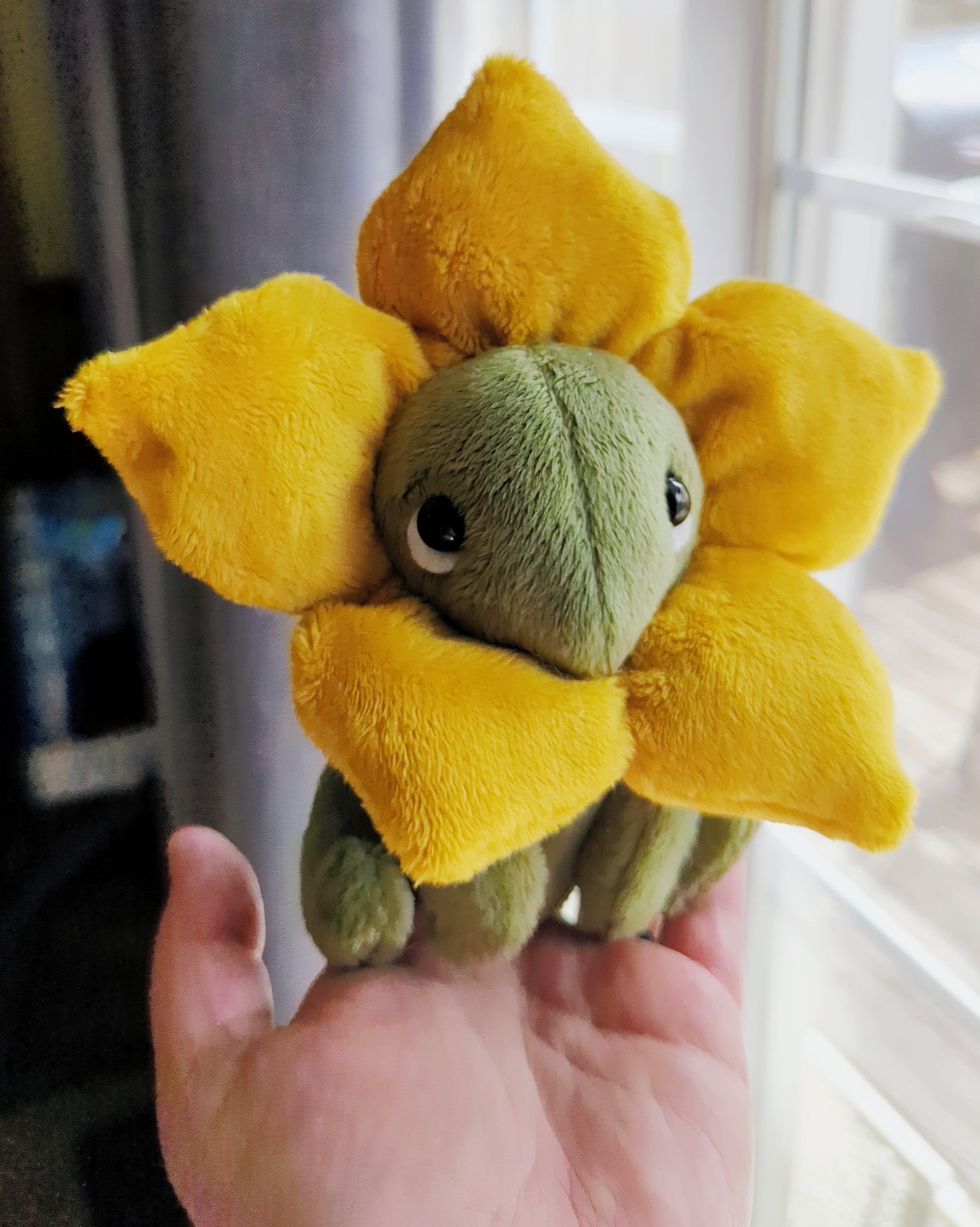 Fable the daffodil buddling